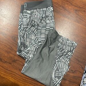 Women’s Nike small capri leggings